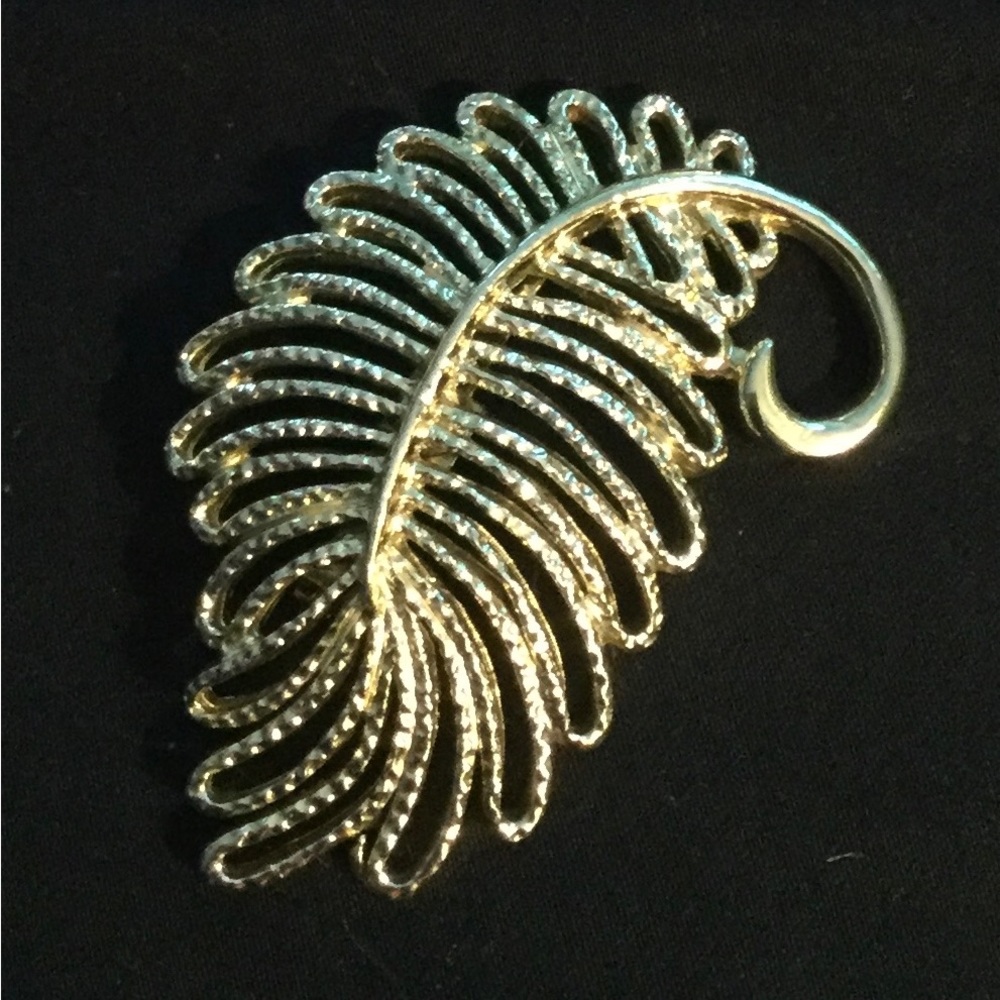 Vintage Gerry’s Gold Tone Brooch